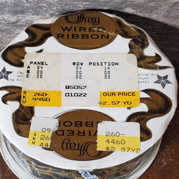 Vintage Offray Wired Victorian Scroll Ribbon - Satin - Green & Gold  - 10 yards - Picture 3 of 4